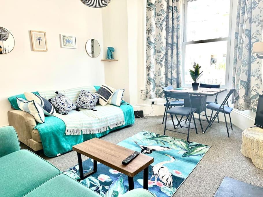 Apartment Flat *